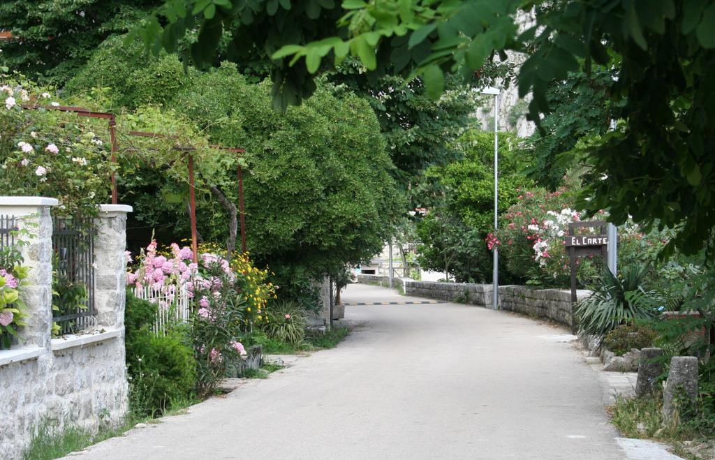 Holiday Home Ametist Kotor Luaran gambar