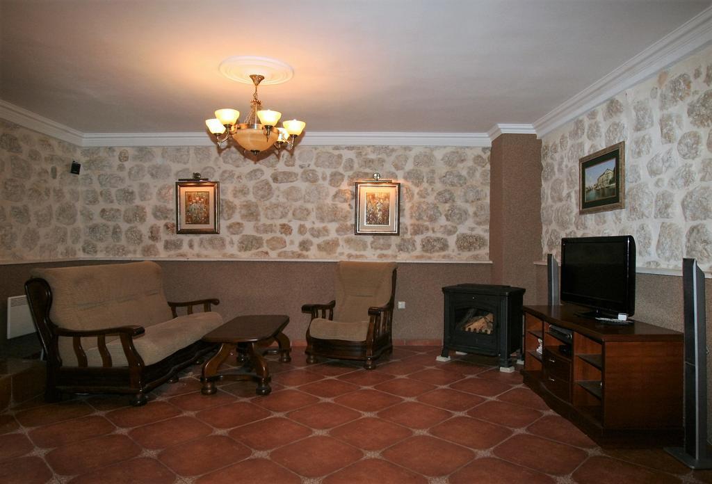 Holiday Home Ametist Kotor Luaran gambar