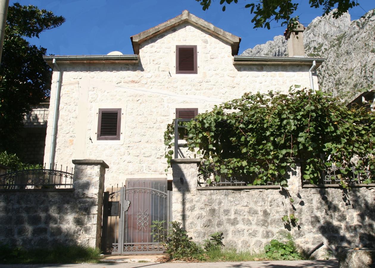 Holiday Home Ametist Kotor Luaran gambar